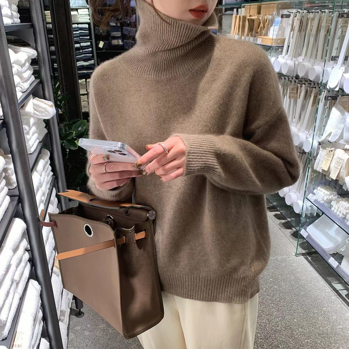 Brown / S